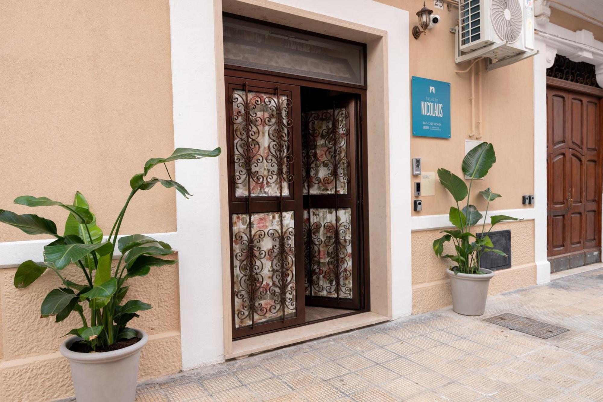 Palazzo Nicolaus Del Lungomare Bari Exterior foto